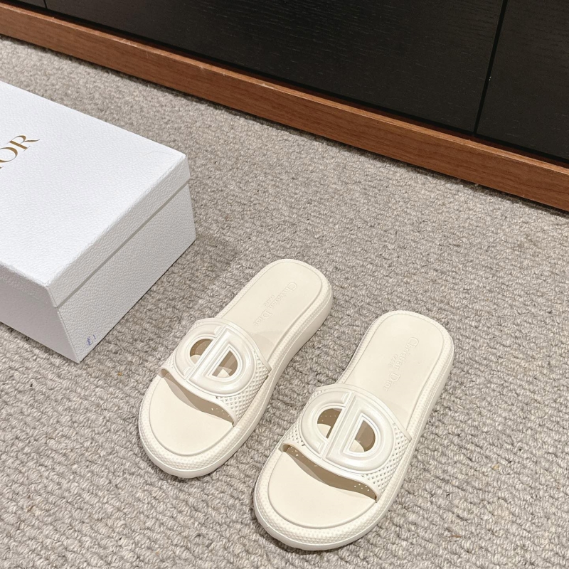 ch**an D*or slippers